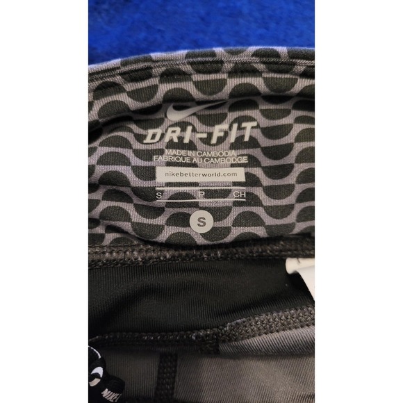 Nike Dri-Fit Gray Womens Sm Stretch Capri Athletic Running Leggings Workout - Picture 8 of 8